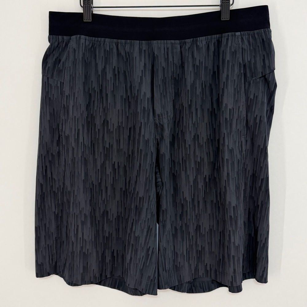 Lululemon Men's Athletic Shorts 11" Inseam Gray/Black Size XL